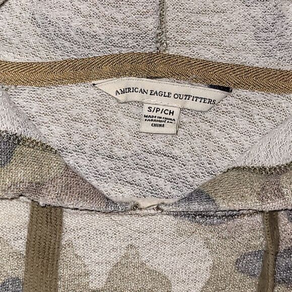 American Eagle Outfitters Size Small Camouflage Hooded Long Sleeve Top - Picture 2 of 3